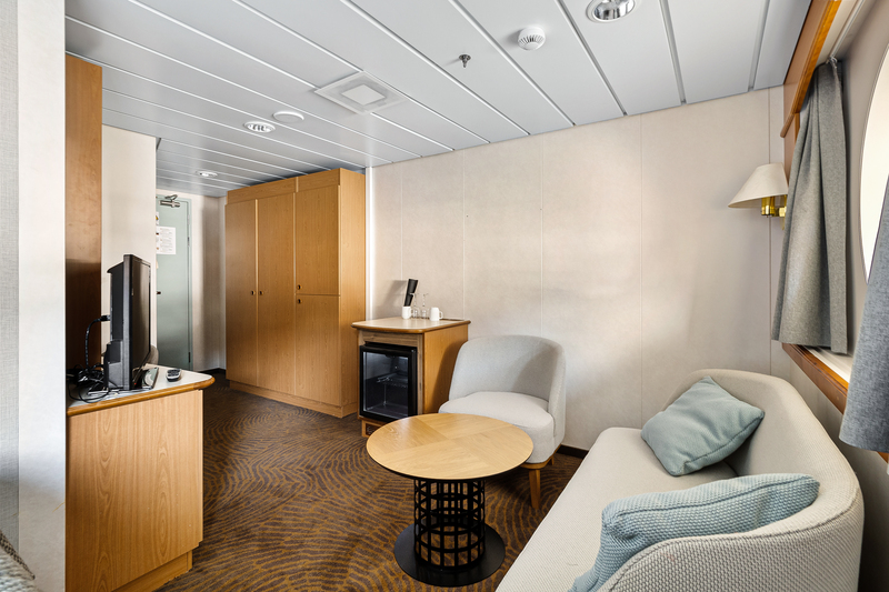 Arctic Superior | Large double on middle deck with window (restricted view)